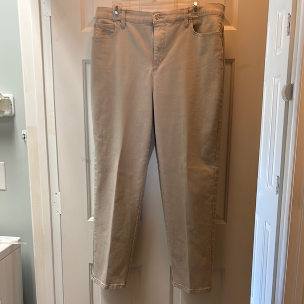 Gloria Vanderbilt Amanda Tan Jeans with Straight Leg Cut